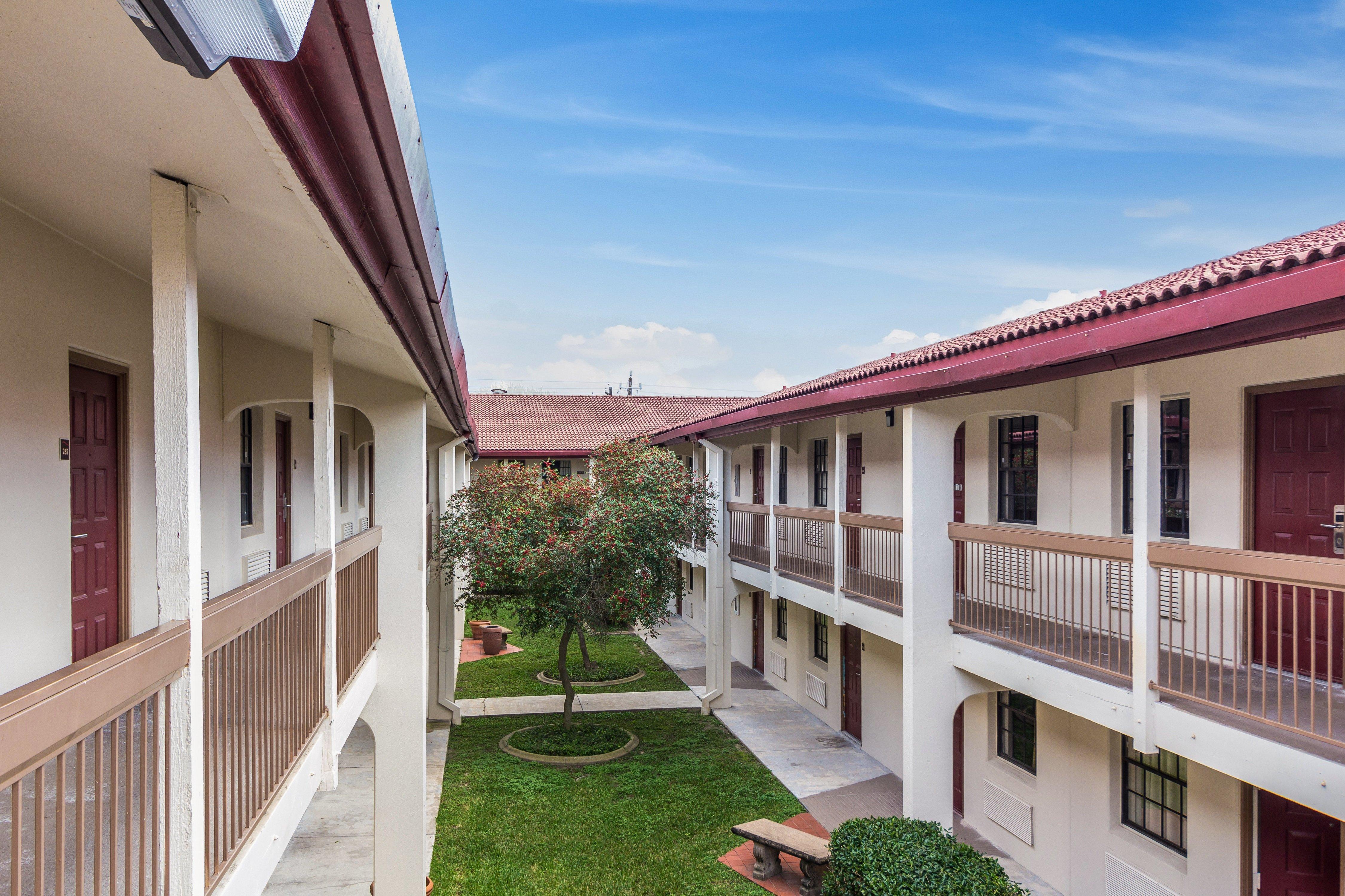 Red Roof Inn Houston East I-10 מראה חיצוני תמונה