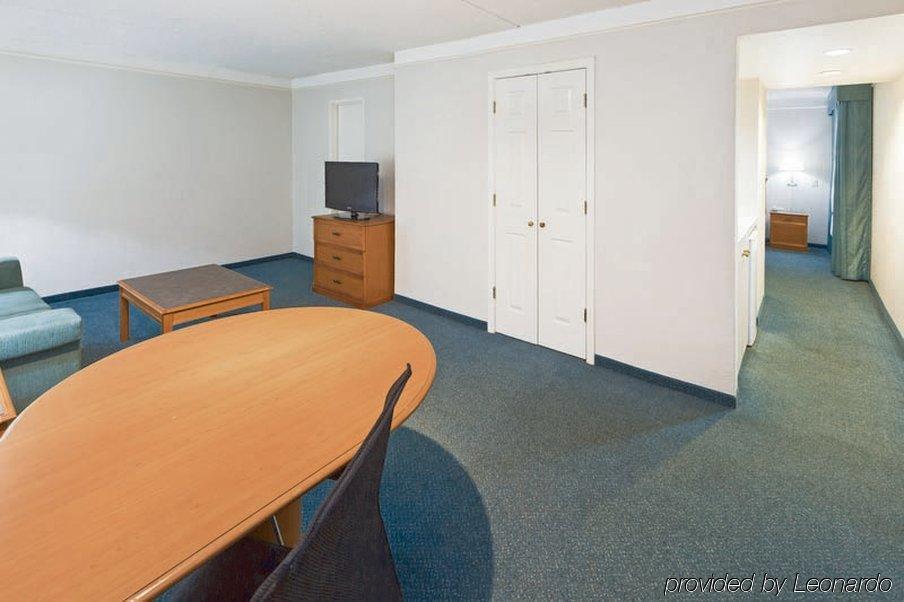 Red Roof Inn Houston East I-10 מראה חיצוני תמונה