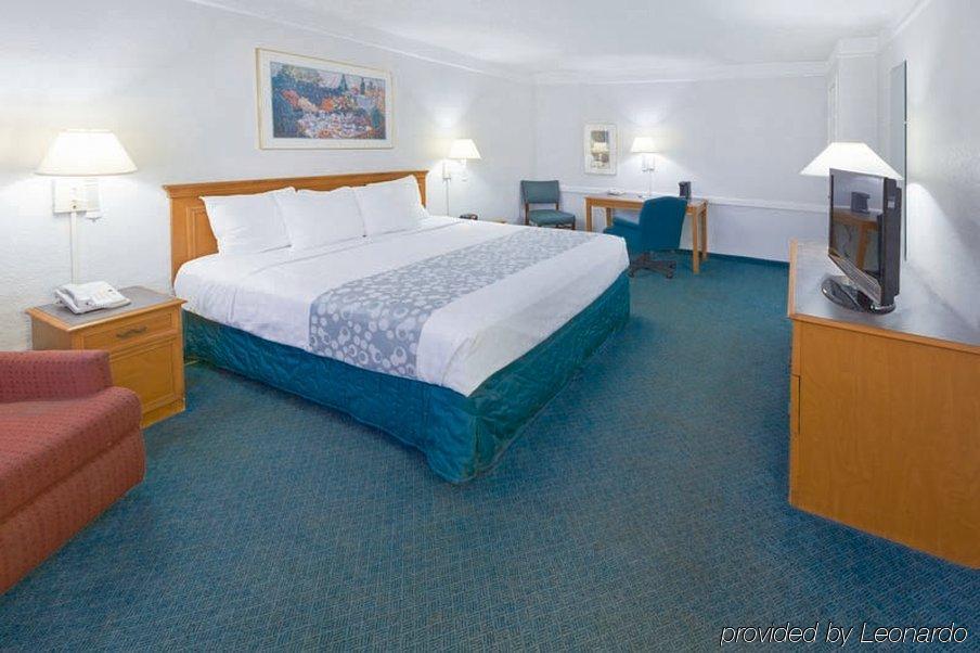 Red Roof Inn Houston East I-10 מראה חיצוני תמונה