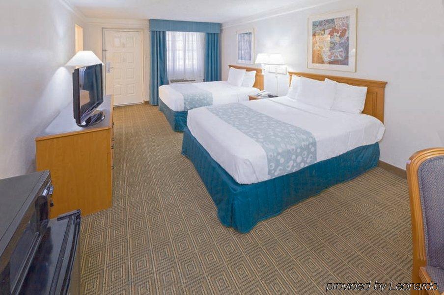 Red Roof Inn Houston East I-10 מראה חיצוני תמונה