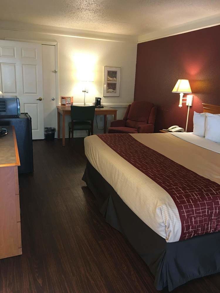 Red Roof Inn Houston East I-10 מראה חיצוני תמונה