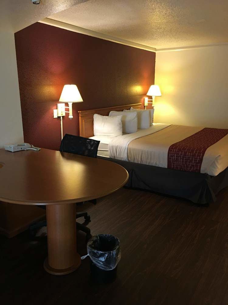 Red Roof Inn Houston East I-10 מראה חיצוני תמונה