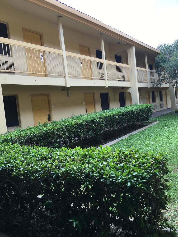 Red Roof Inn Houston East I-10 מראה חיצוני תמונה