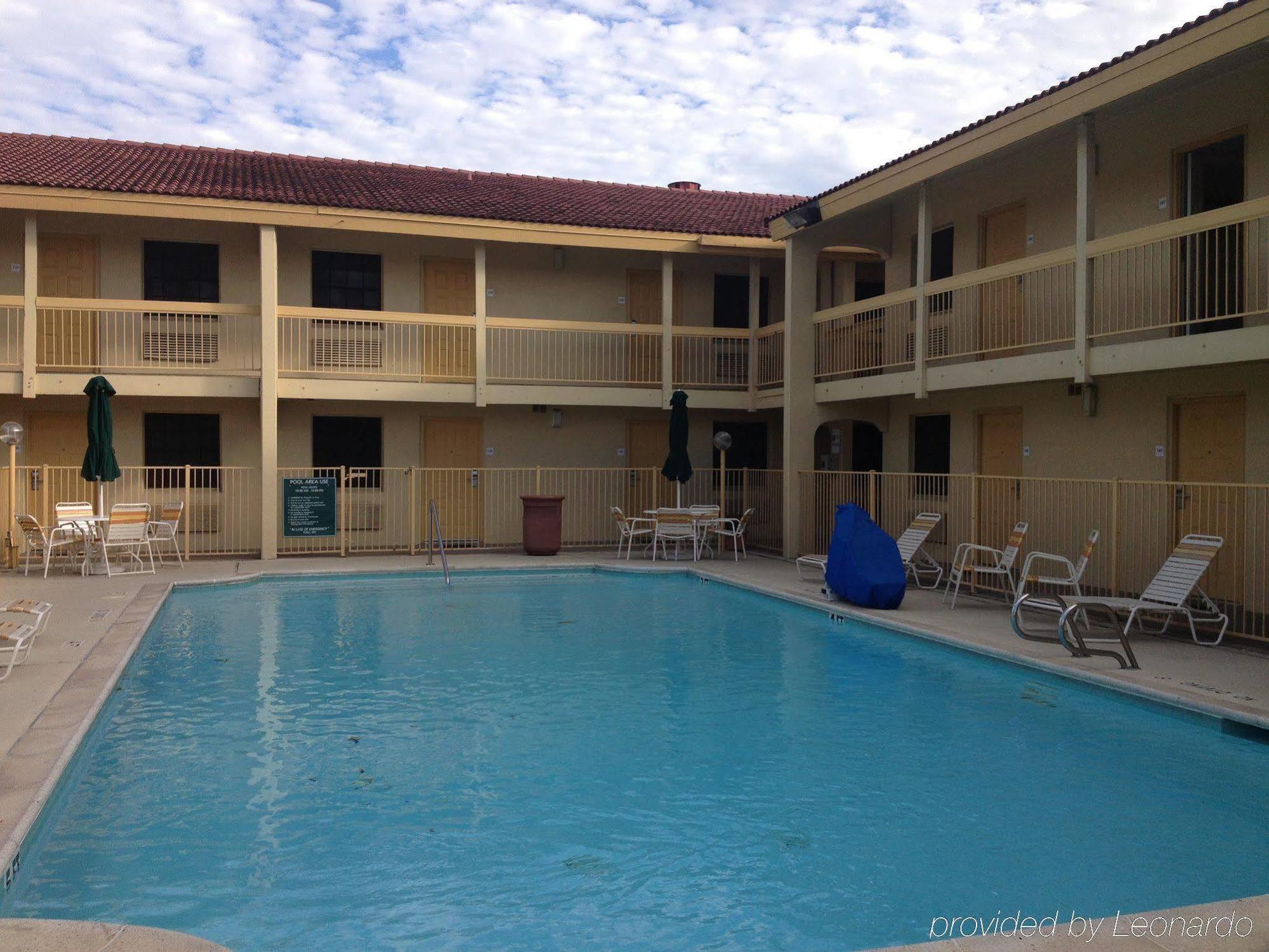 Red Roof Inn Houston East I-10 מראה חיצוני תמונה