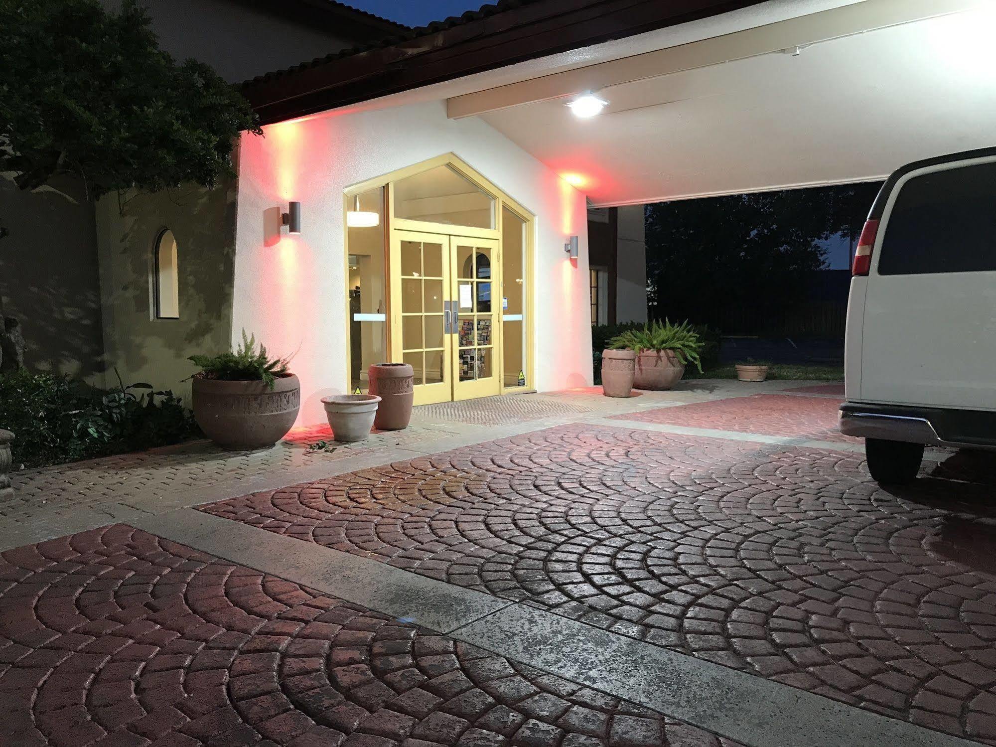 Red Roof Inn Houston East I-10 מראה חיצוני תמונה