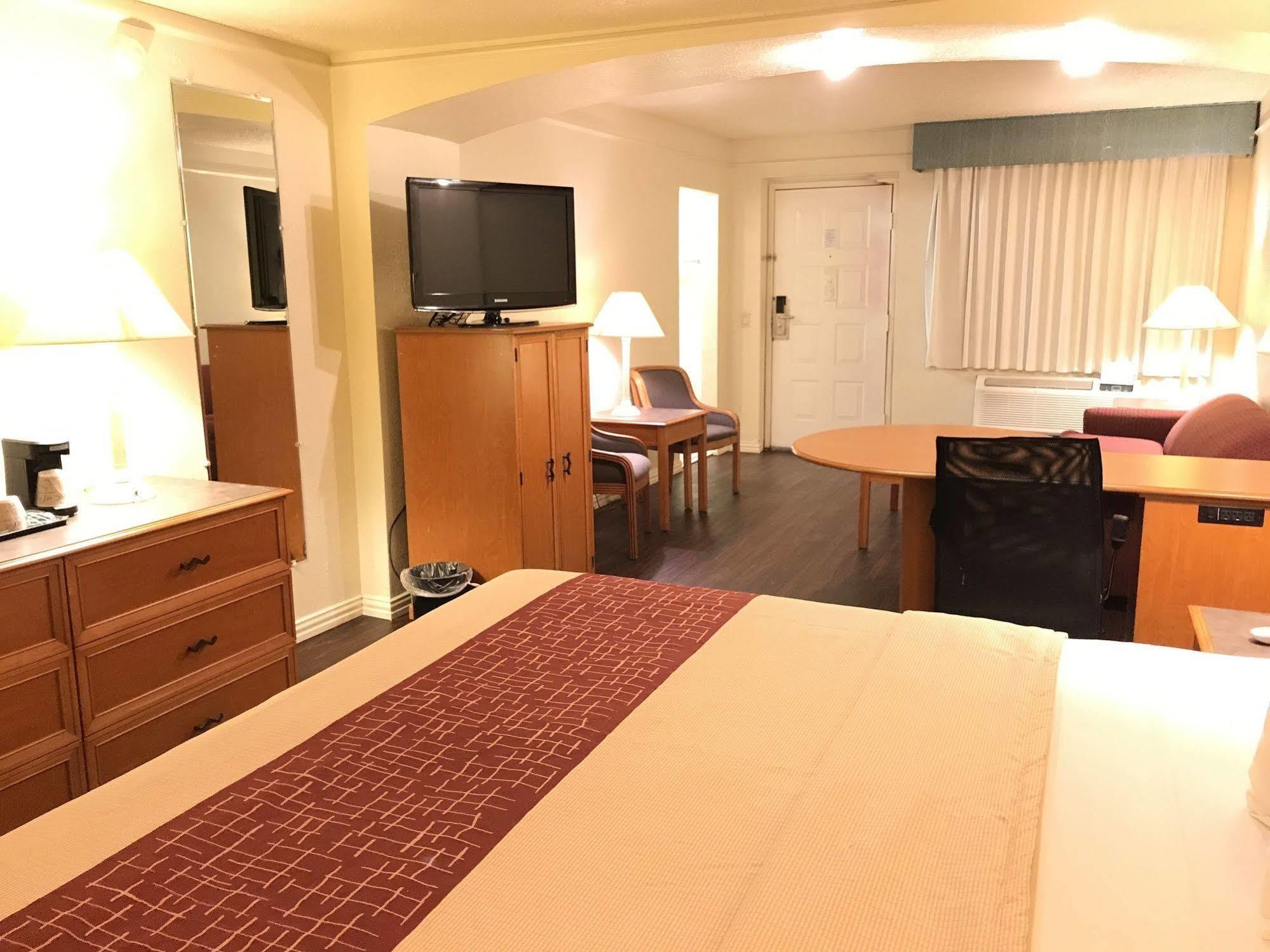 Red Roof Inn Houston East I-10 מראה חיצוני תמונה