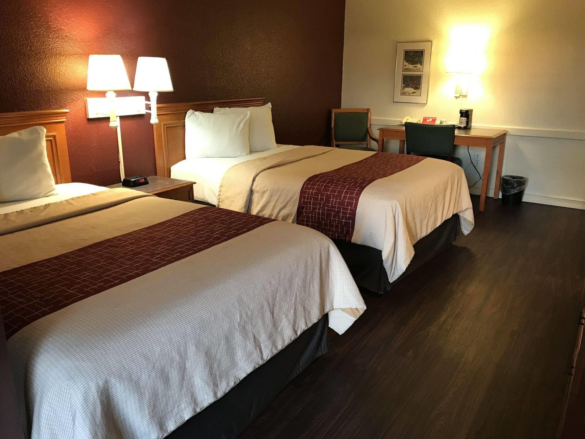 Red Roof Inn Houston East I-10 מראה חיצוני תמונה